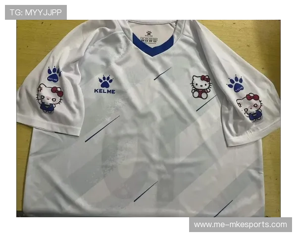 卡尔美足球星耀白彩蓝限量版球衣带来全新运动时尚体验