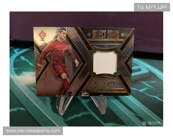 国外开箱足球球星卡包体验分享揭开隐藏珍藏卡片的神秘面纱