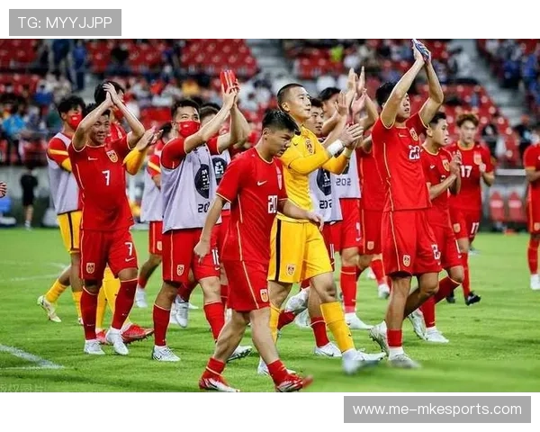 撞人足球球星背后的伤害与争议引发的职业道德与社会责任讨论