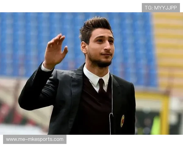 猜一猜这位足球球星帅哥的名字是什么，看看你能否识别出他是谁